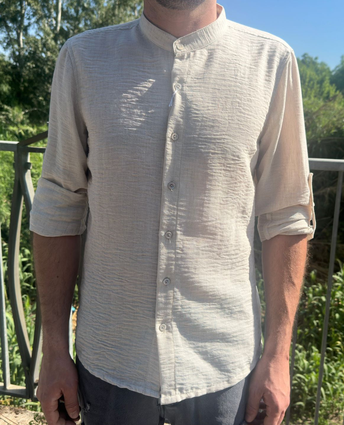 Camicia con collo coreano beige