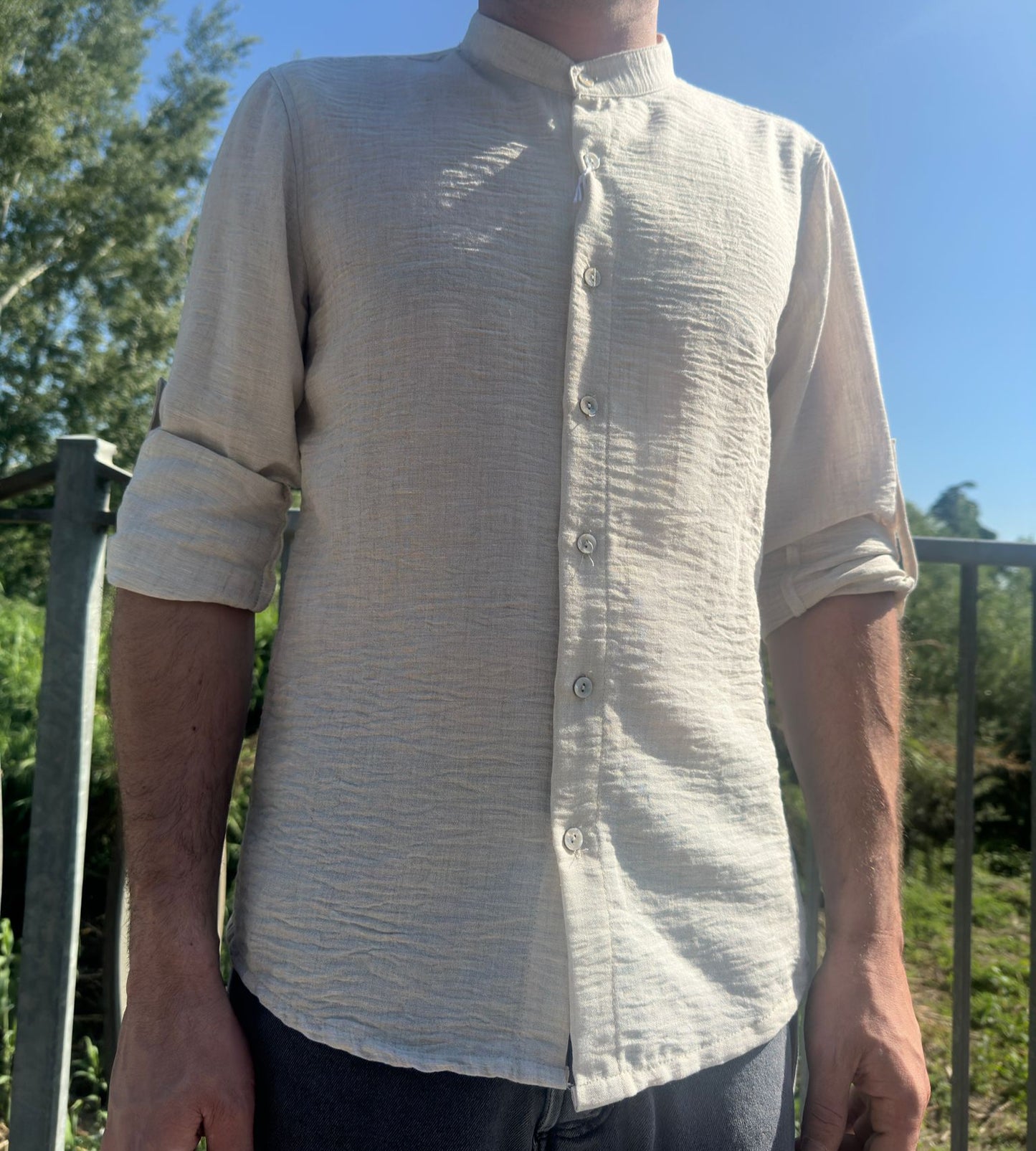 Camicia con collo coreano beige