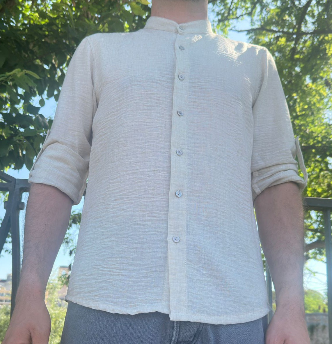 Camicia con collo coreano beige