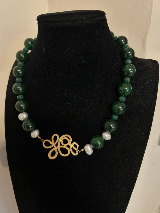 Collana girocollo con pietre verde bottiglia