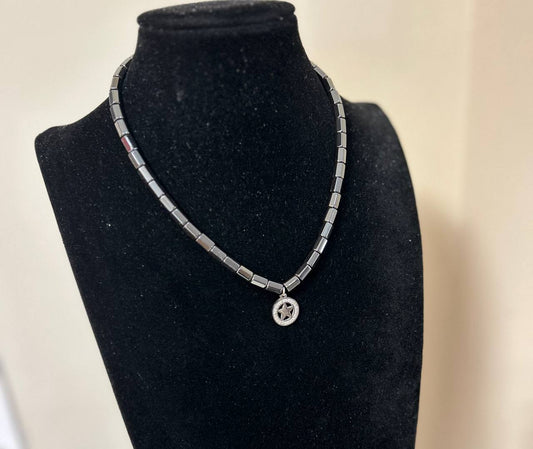 Collana girocollo ematite nera con ciondolo