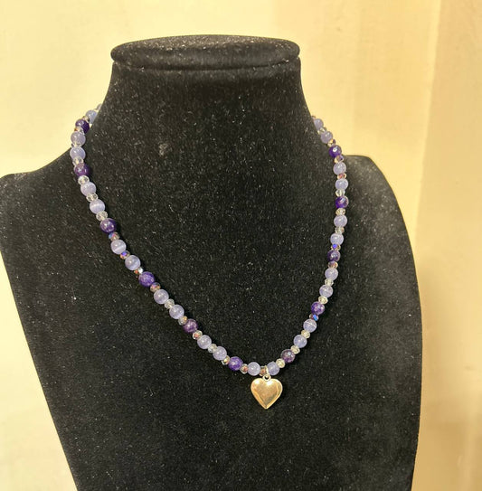 Collana girocollo con pietre dure lilla e viola, ciondolo color argento