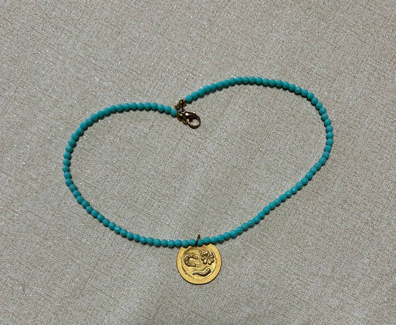 Collana girocollo pietre dure turchesi con ciondolo in ottone