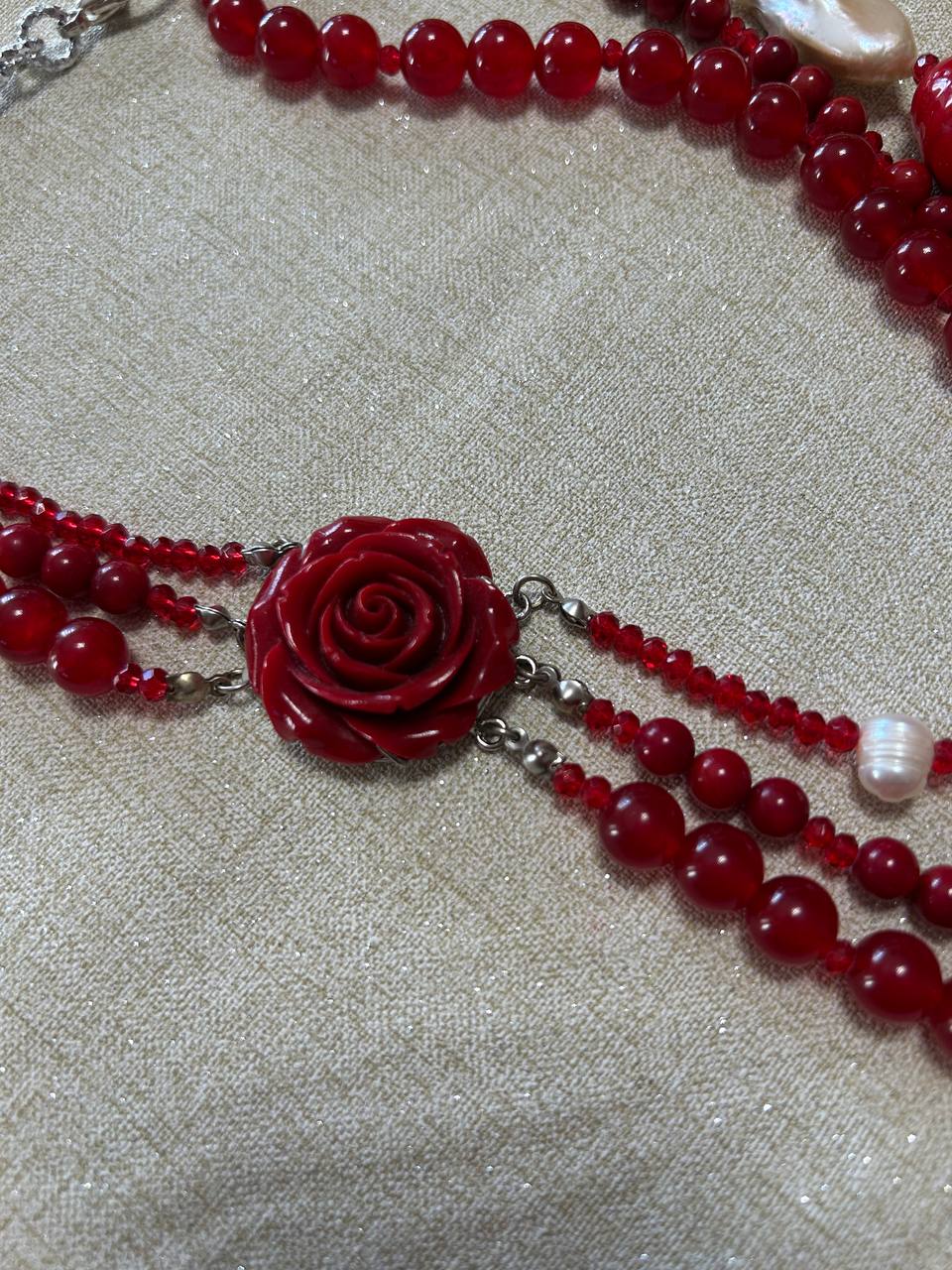 Collana con pietre dure rosse