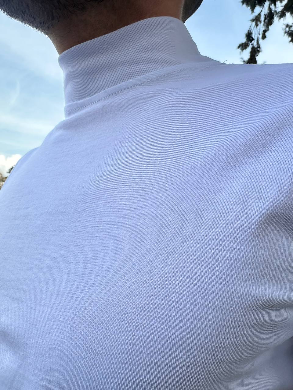T-shirt bianca a collo alto