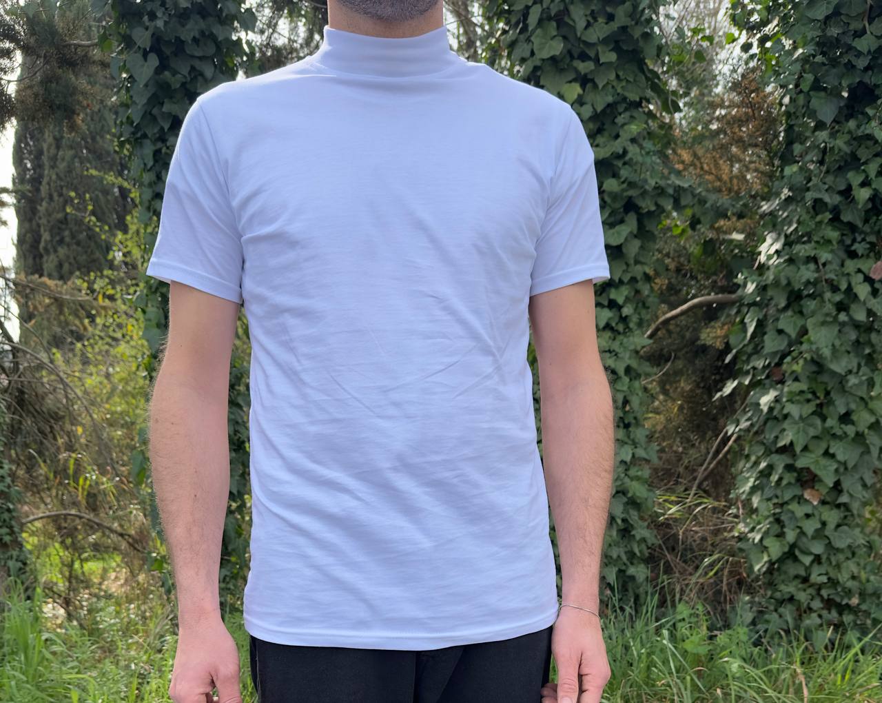 T-shirt bianca a collo alto