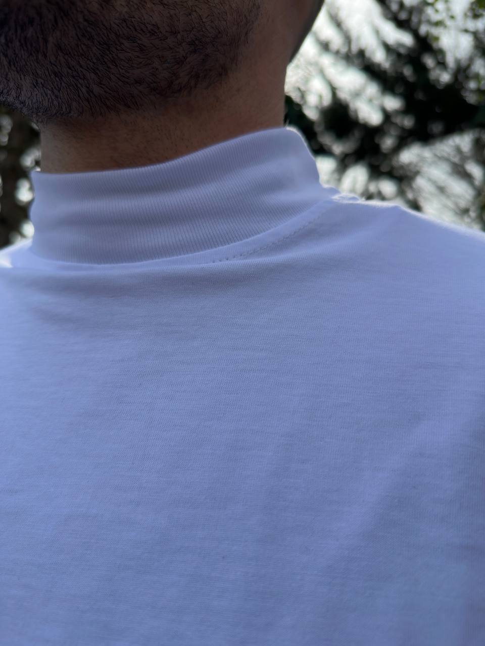 T-shirt bianca a collo alto