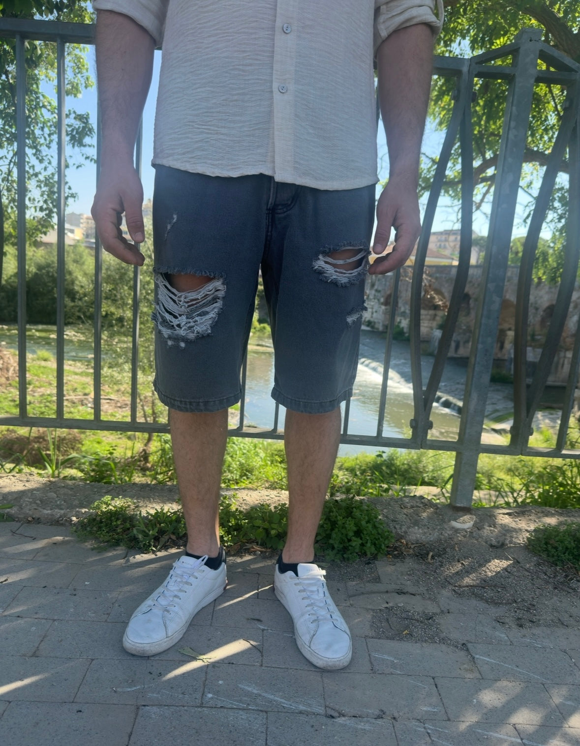 Bermuda jeans uomo denim strappato