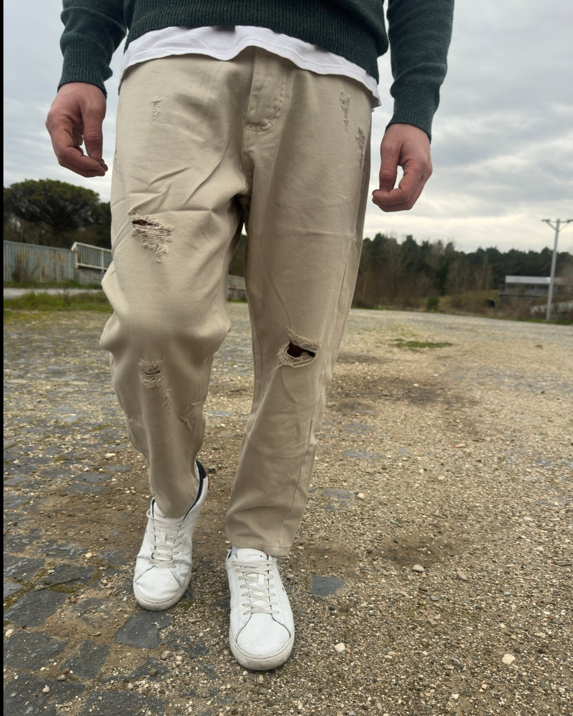 Jeans beige strappato
