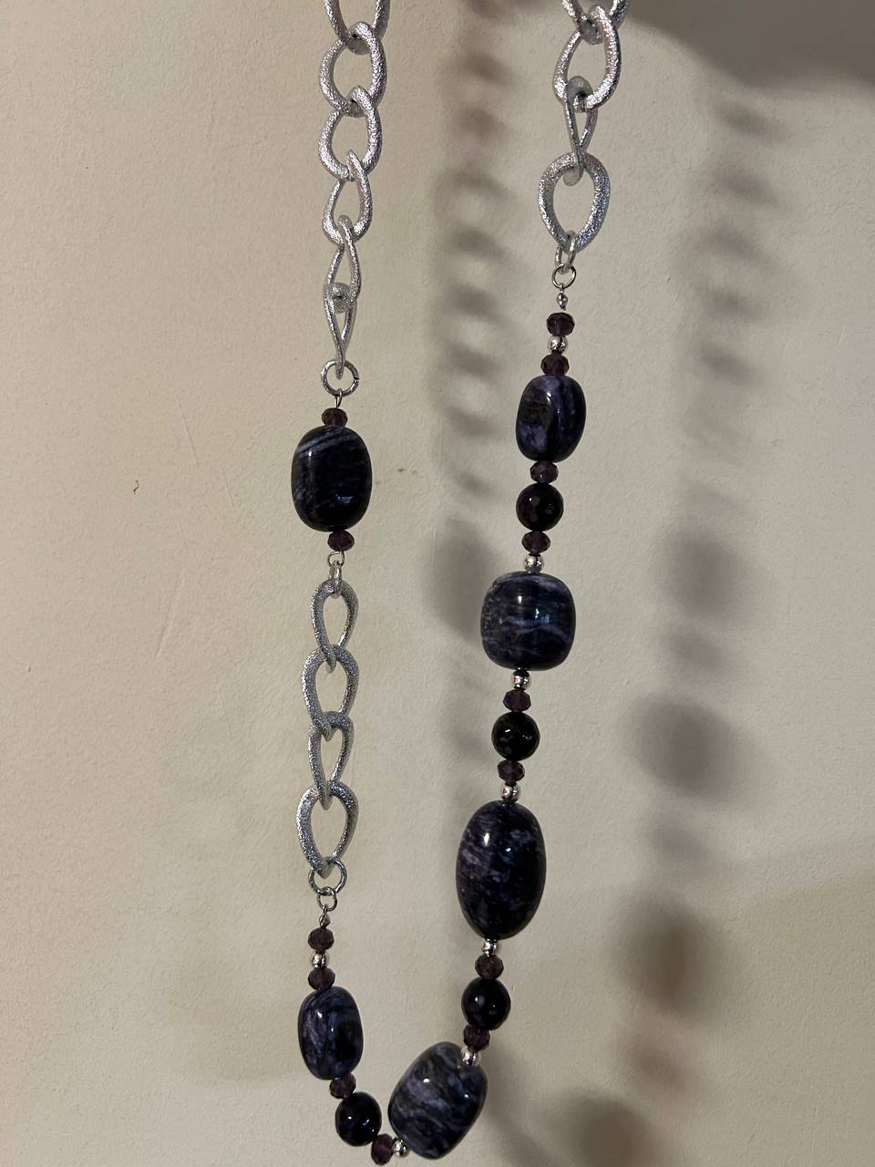 Collana con  Pietre di colore viola