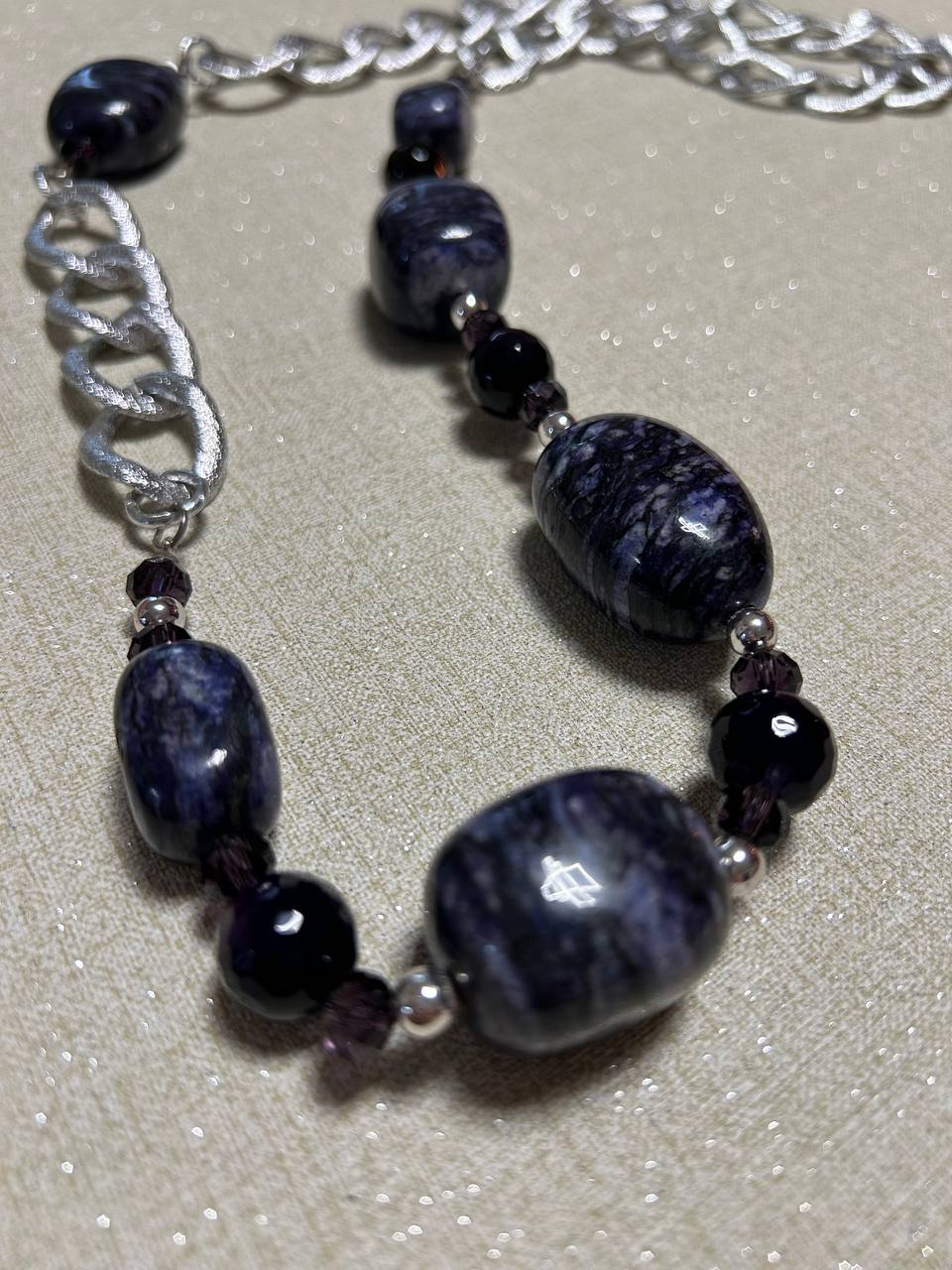 Collana con  Pietre di colore viola