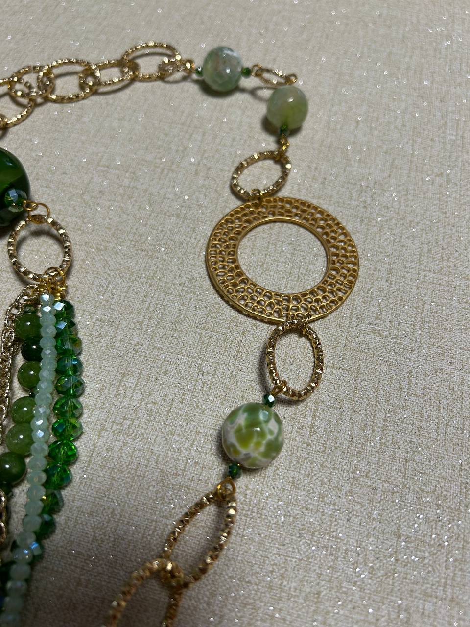 collana color oro inserto di ottone e pietre dure