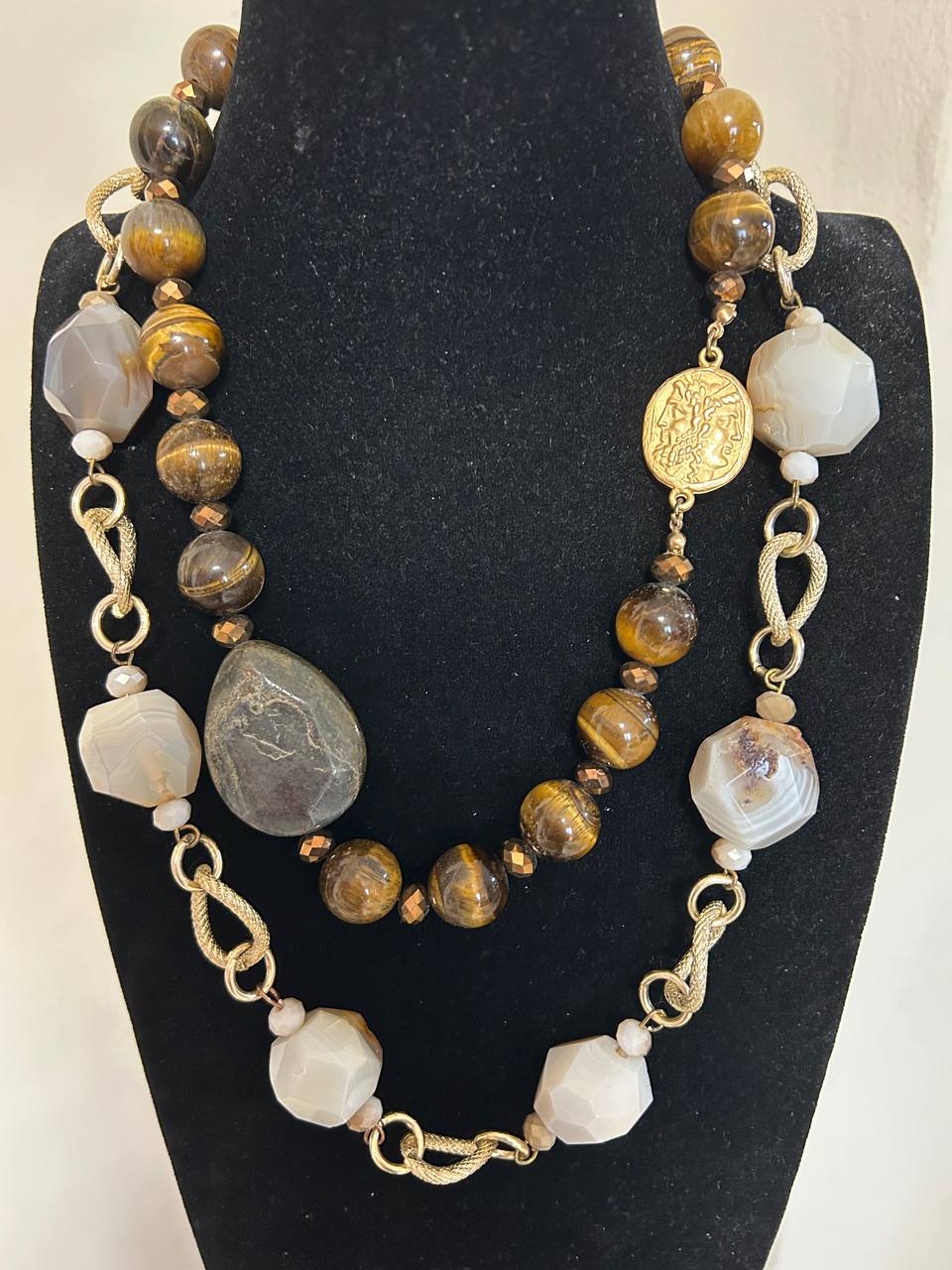Collana a doppio filo con pietre dure