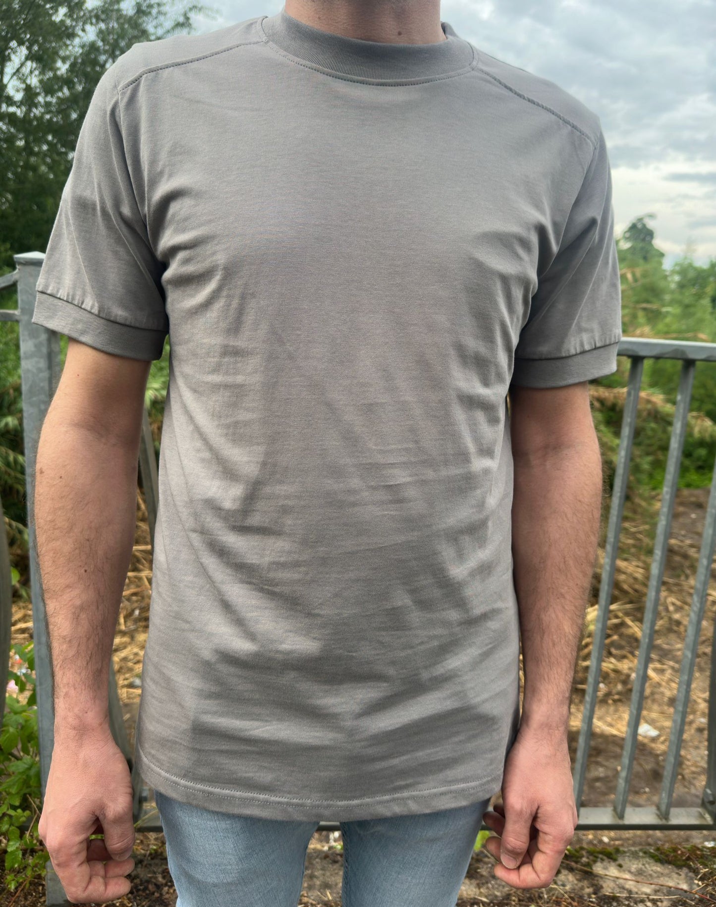 T-shirt grigio chiaro