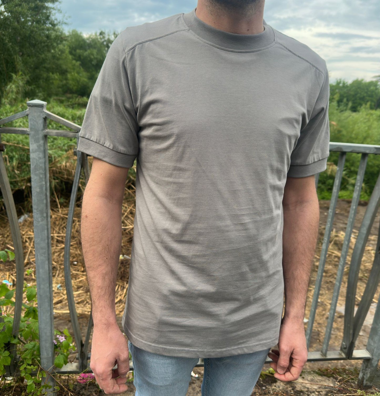 T-shirt grigio chiaro