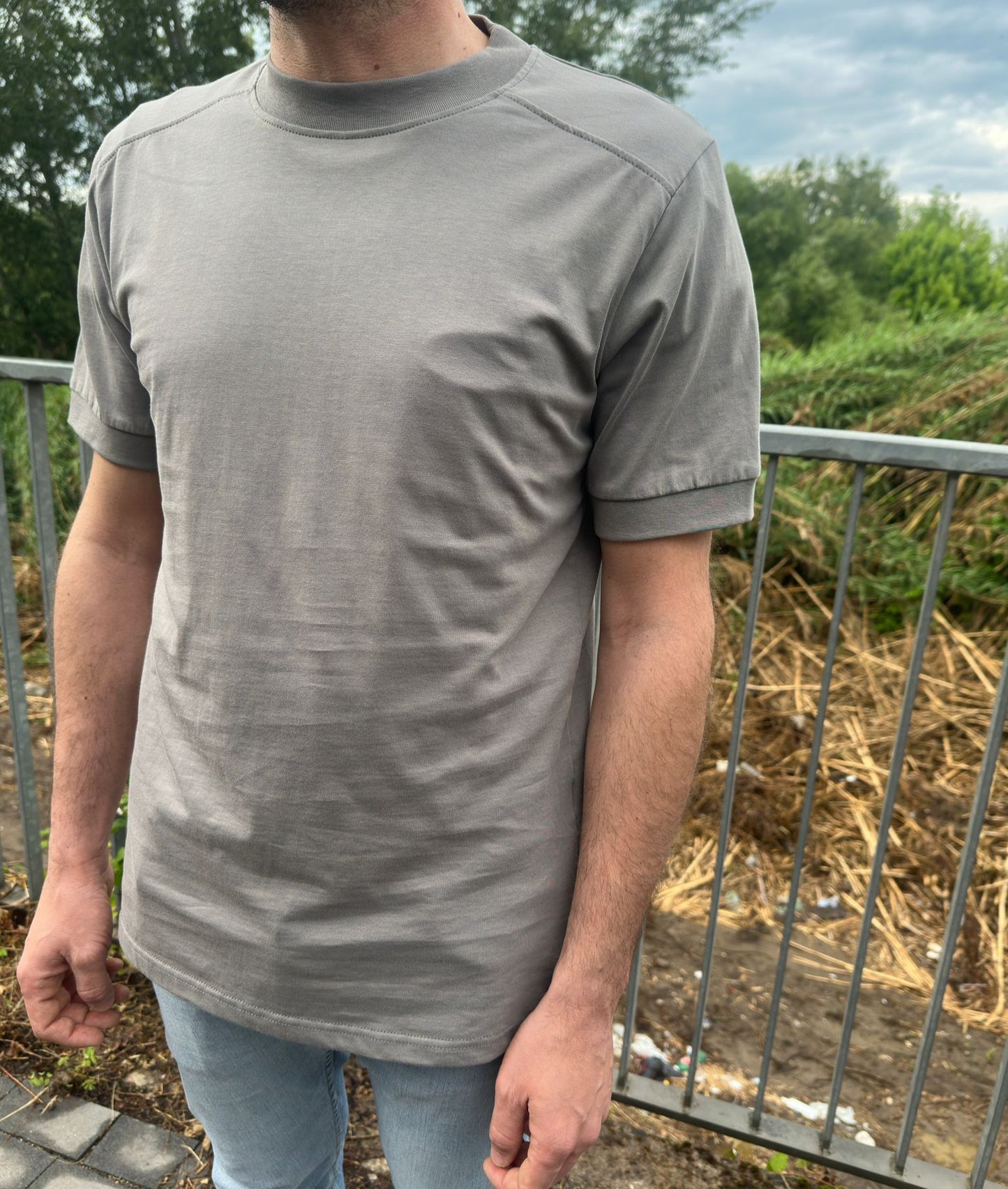 T-shirt grigio chiaro