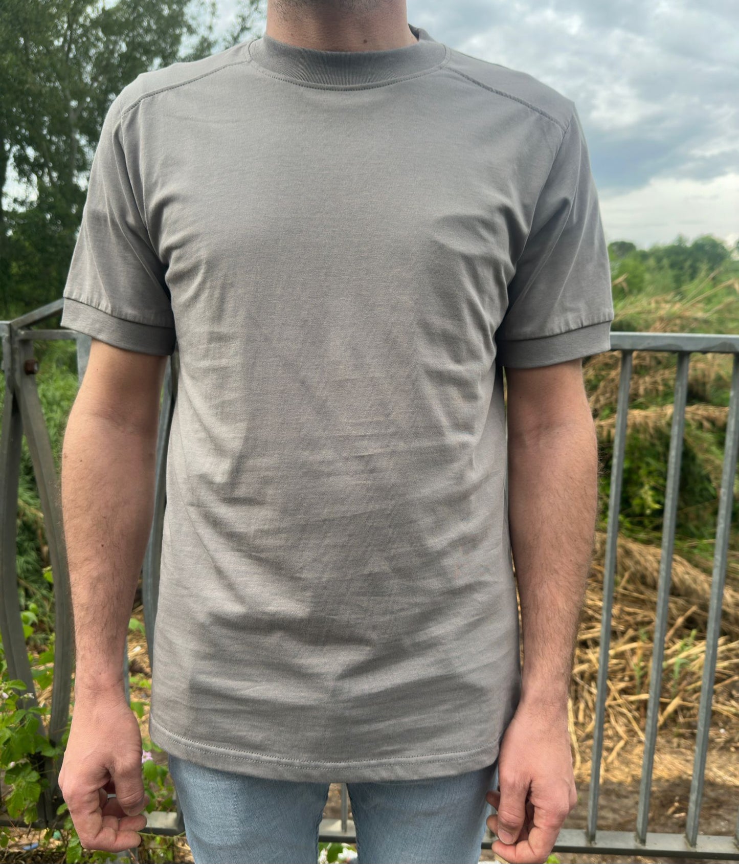 T-shirt grigio chiaro