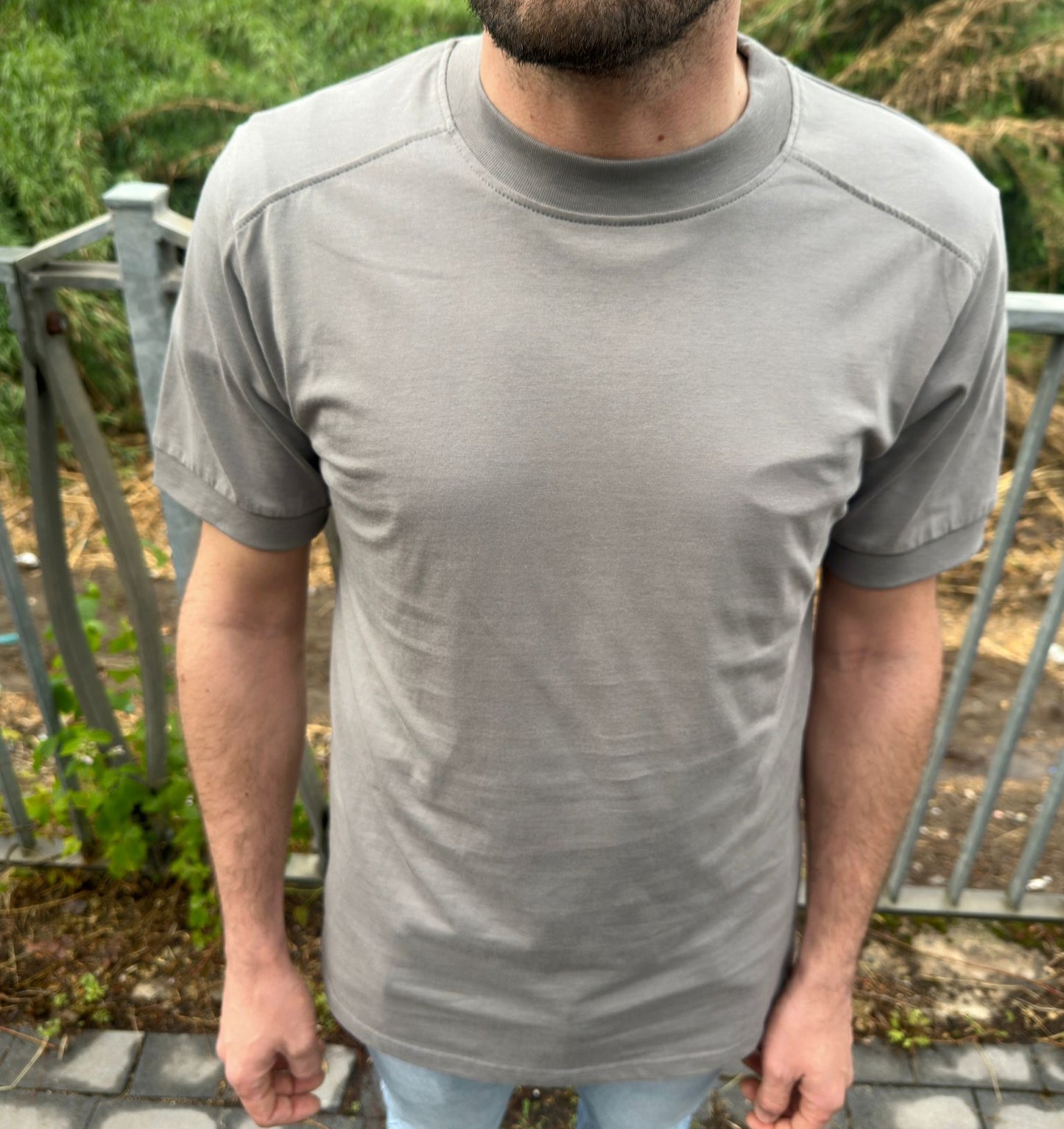 T-shirt grigio chiaro