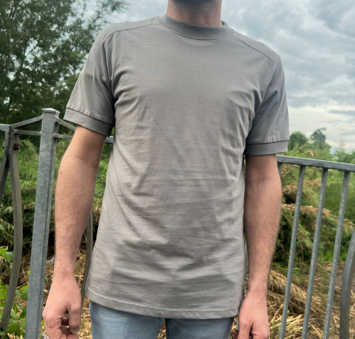 T-shirt grigio chiaro