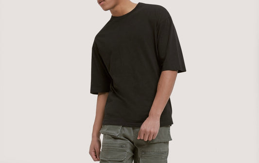 T-shirt nera oversize in cotone nera