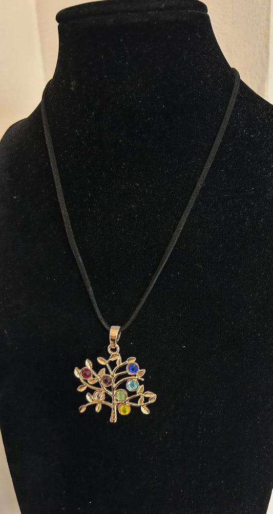 Collana con caucciù e ciondolo