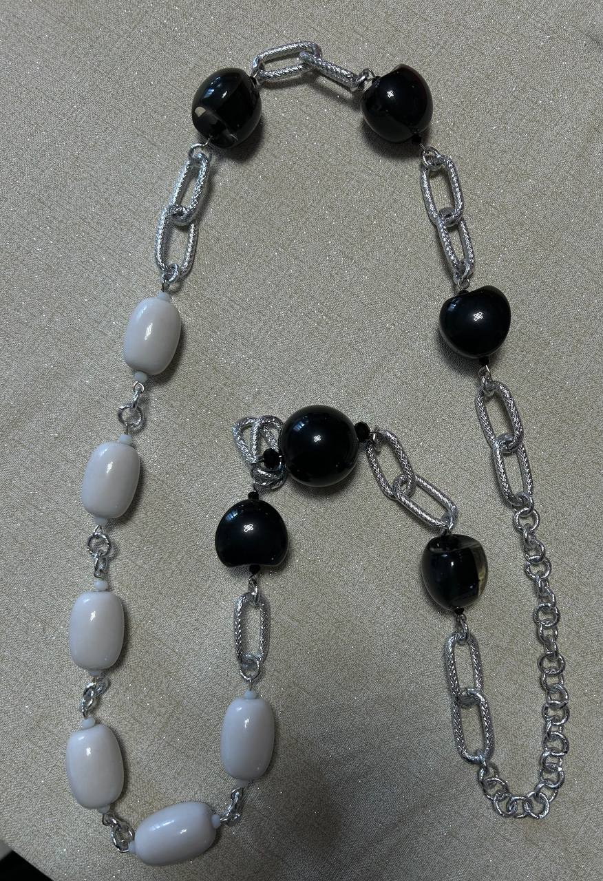 Collana lunga con catena alternata a pietre in resina