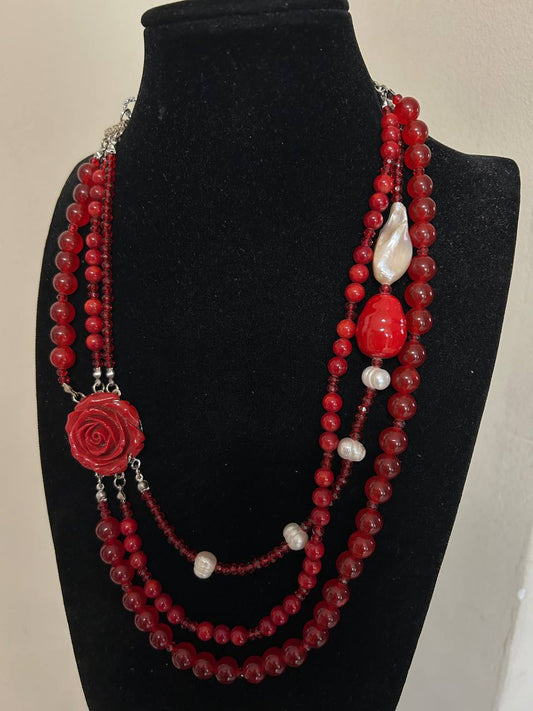 Collana con pietre dure rosse