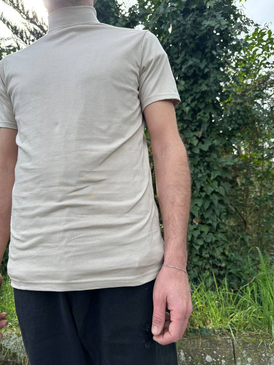 T-shirt beige a collo alto