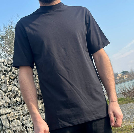 T-shirt nera