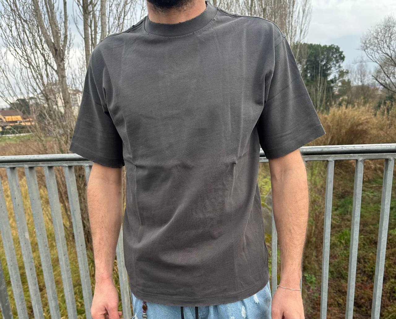 T-shirt grigia