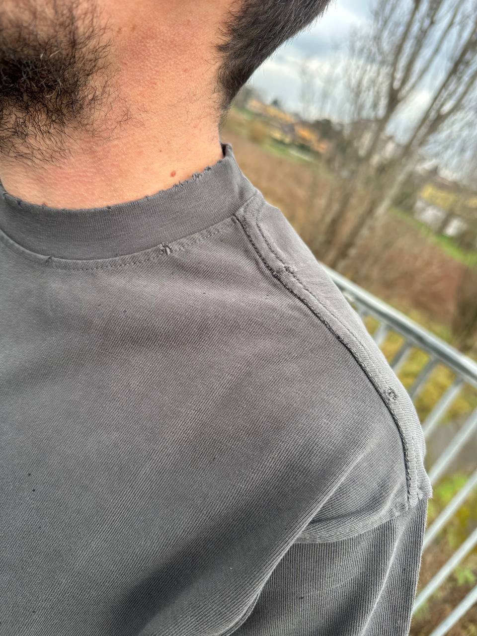 T-shirt grigia