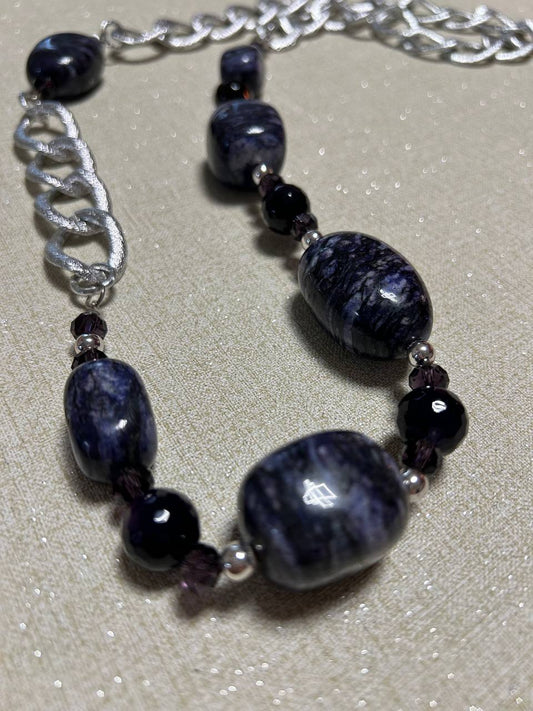 Collana con  Pietre di colore viola