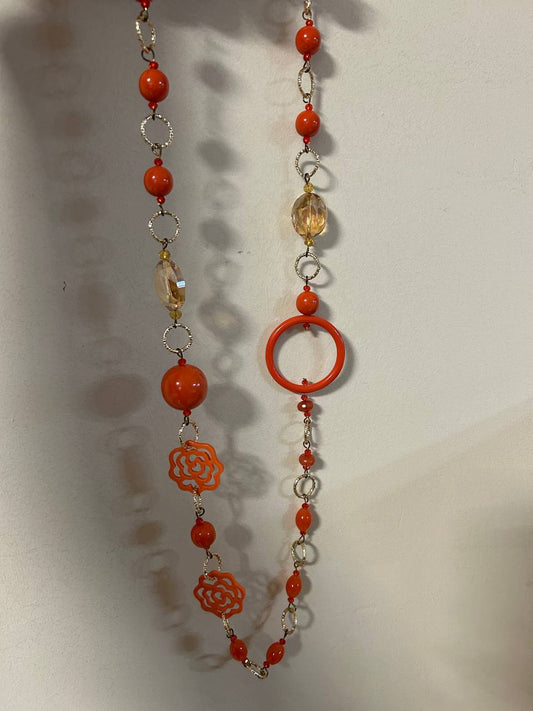 Collana di resina con pietre dure arancio