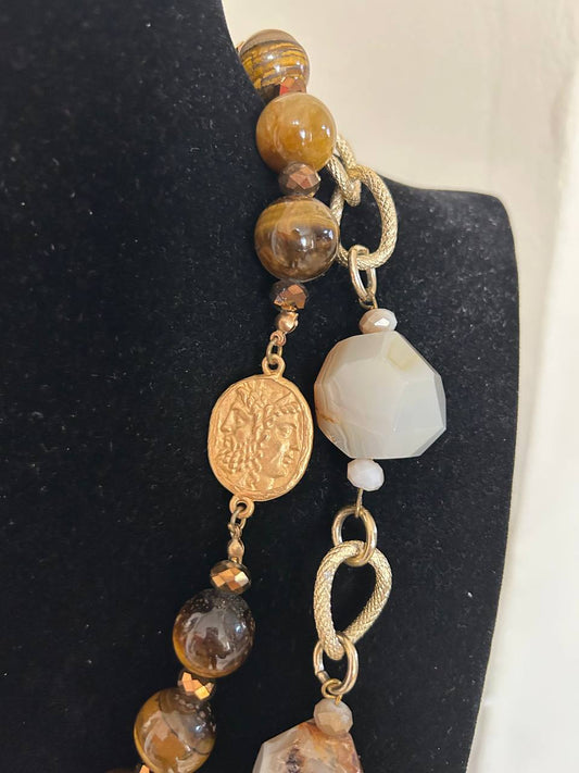Collana a doppio filo con pietre dure
